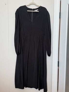 Chelsea28 Black Long Sleeve Midi Dress with V-Neck